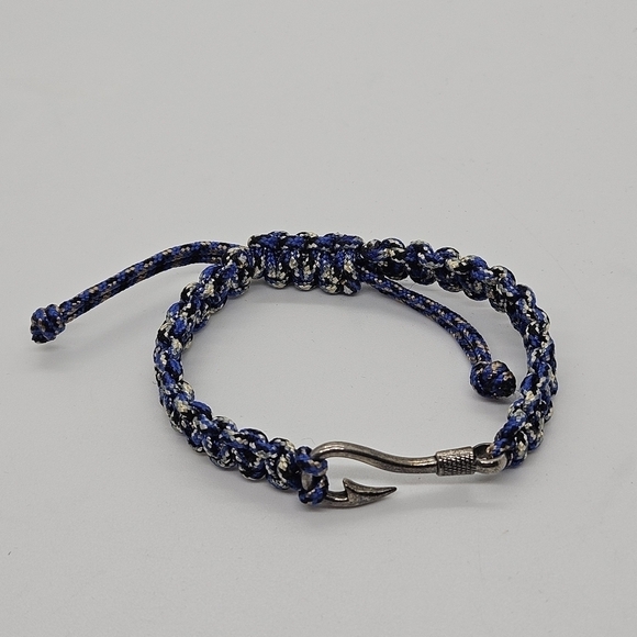 blue black white macrame slider bracelet with fish hook charm - Picture 4 of 4